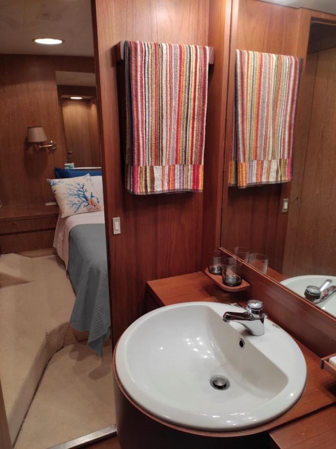 Boat & Breakfast Lucretia, Luxury Yacht Hotel Àrbatax Exterior foto