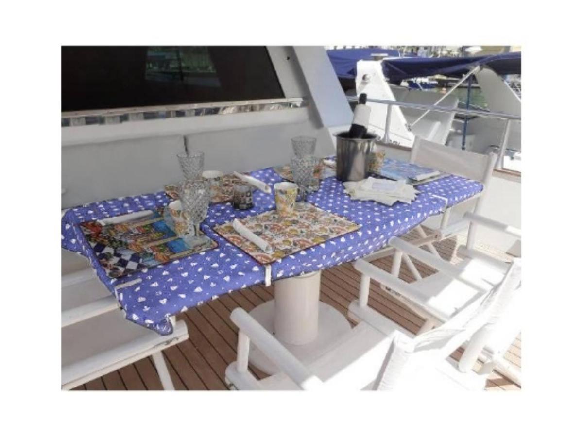 Boat & Breakfast Lucretia, Luxury Yacht Hotel Àrbatax Exterior foto