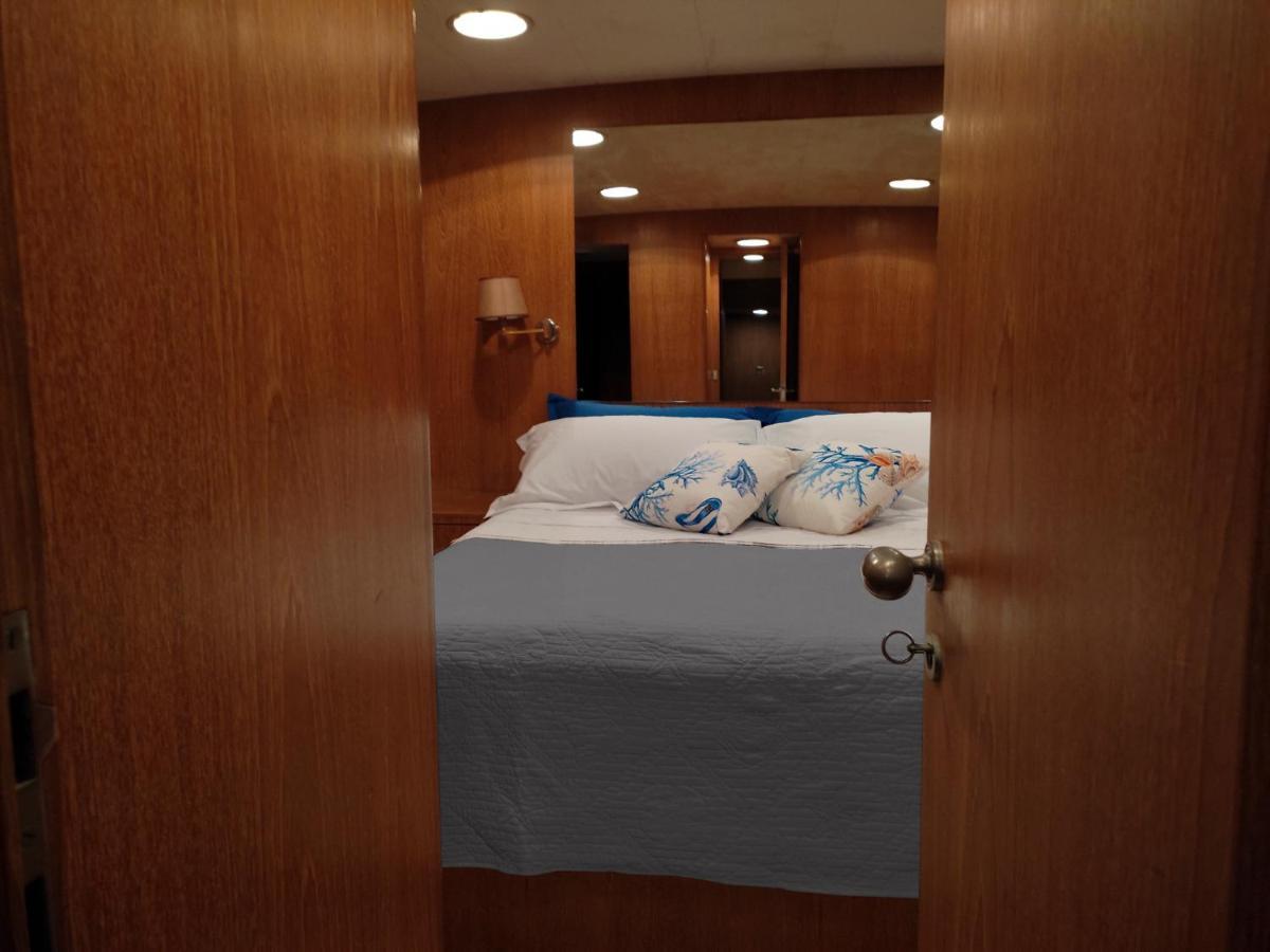 Boat & Breakfast Lucretia, Luxury Yacht Hotel Àrbatax Exterior foto