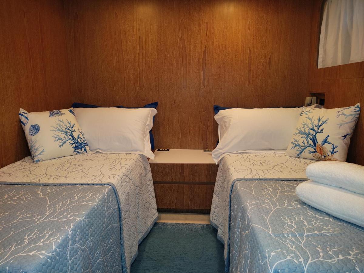 Boat & Breakfast Lucretia, Luxury Yacht Hotel Àrbatax Exterior foto