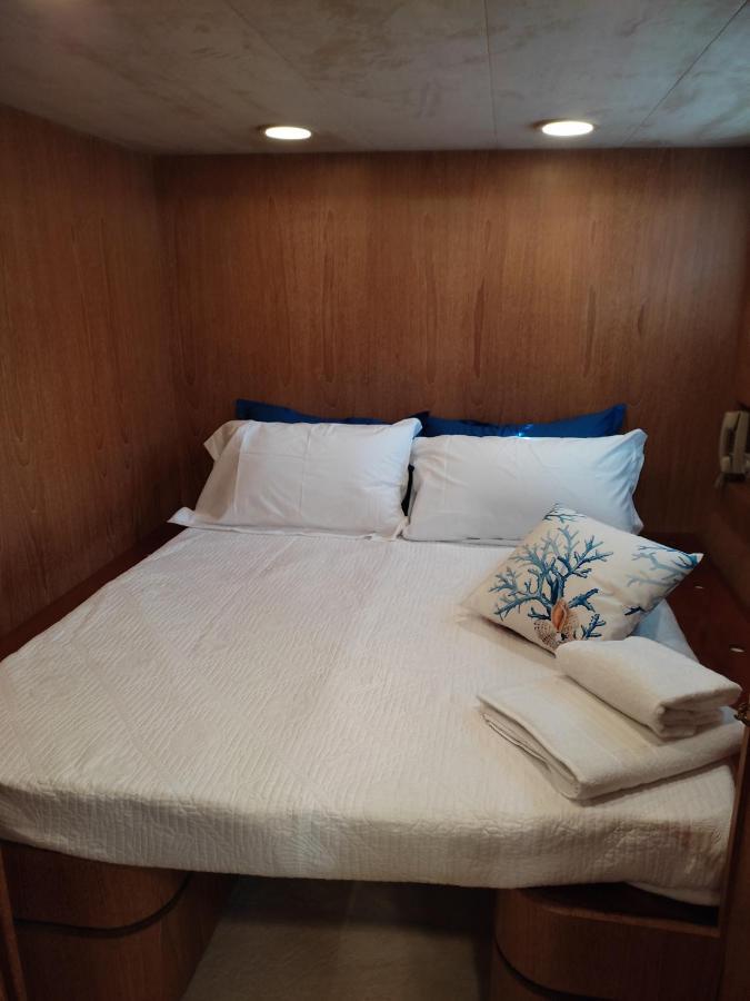 Boat & Breakfast Lucretia, Luxury Yacht Hotel Àrbatax Exterior foto